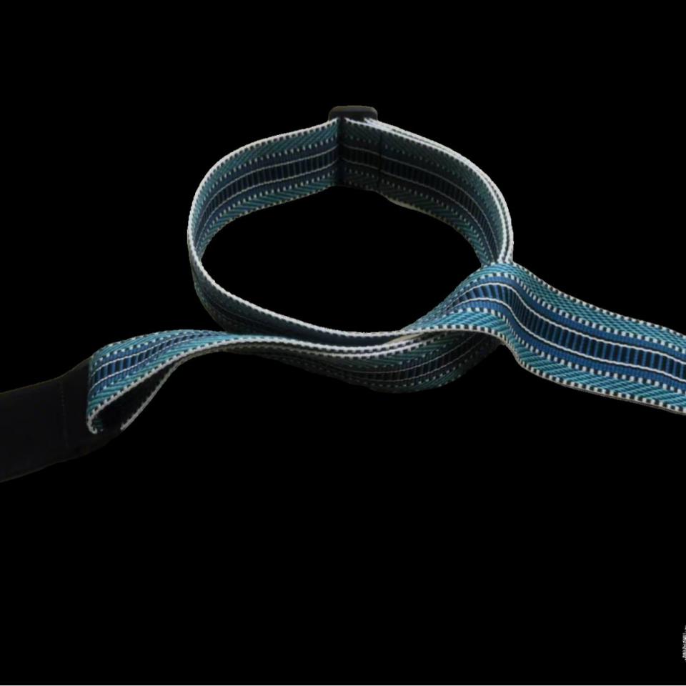 Knitted tape with intermediate color cotton tape