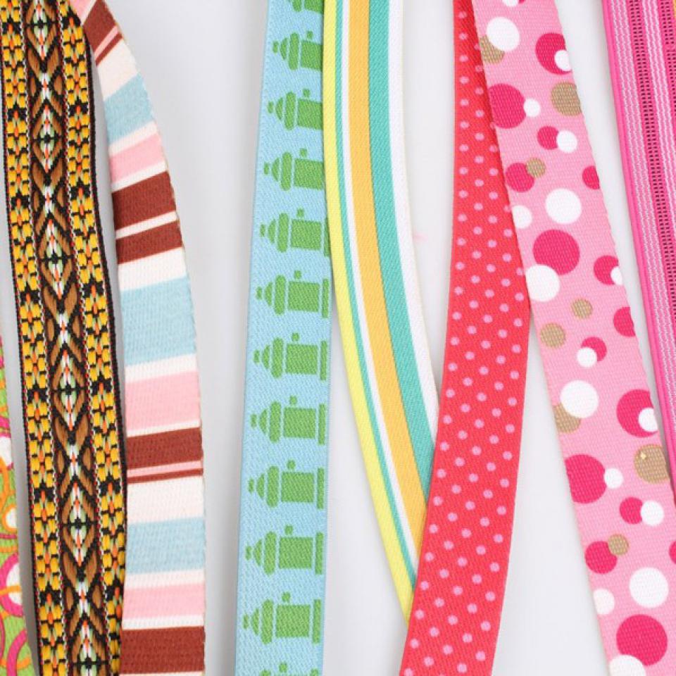 Printed color hand-held strap